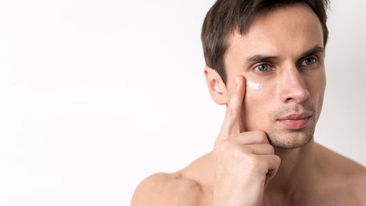 Contorno Occhi Uomo: Il Trattamento Giusto per Borse ed Occhiaie